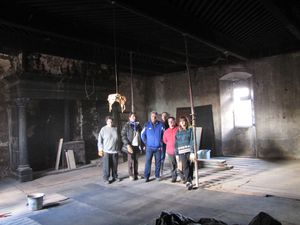 Le-commando-pour-la-demolition-du-mur-du-salon.jpg
