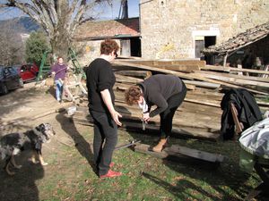 Manue--Laurence-et-Beatrice-en-renfort-pour-le-degagement.JPG