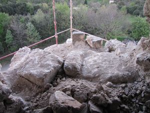 des-rochers-pour-faire-contrepoids.JPG