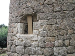renovation-petite-fenetre-de-la-tour.JPG